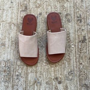 New Beast Fashion Elegant simple slides in beige.  NWOT